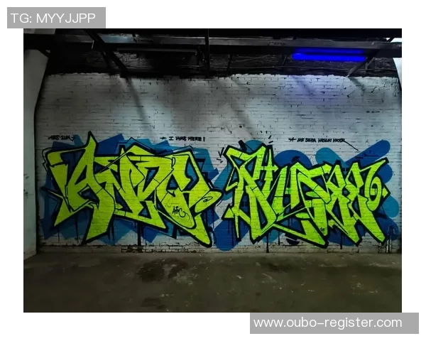 足球场上的涂鸦艺术探索与创意表达的无限可能性 足球场上的涂鸦艺术探索与创意表达的无限可能性